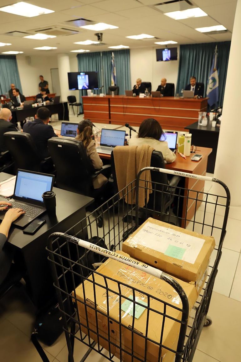 Mucha documentación presentó el Ministerio Público Fiscal en la audiencia por estafa con planes sociales.