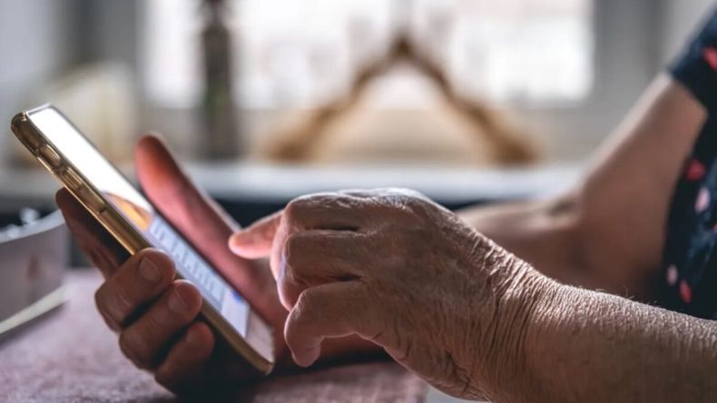 La estafaron y le vaciaron la cuenta bancaria, pero la Justicia la declaró responsable | LM Neuquen La estafaron y le vaciaron la cuenta bancaria, pero la Justicia la declaró responsable