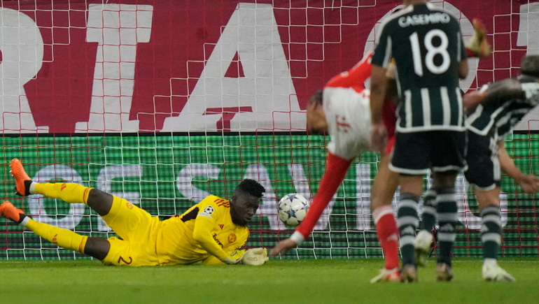 Onana no pudo contener el remate de Sané que abrió la cuenta para Bayern Munich. 