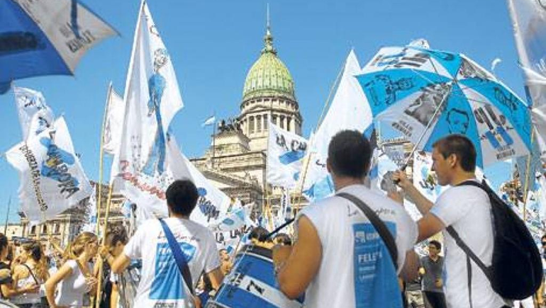 Los jóvenes... ¿están en otra en relación con la política?