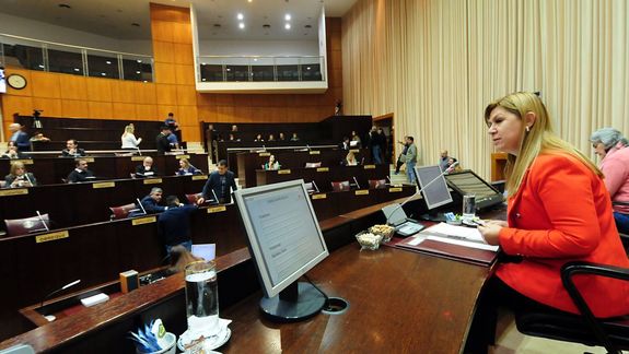 ¿Quién sucedería a Gloria Ruiz en caso de ser suspendida en la Legislatura de Neuquén?