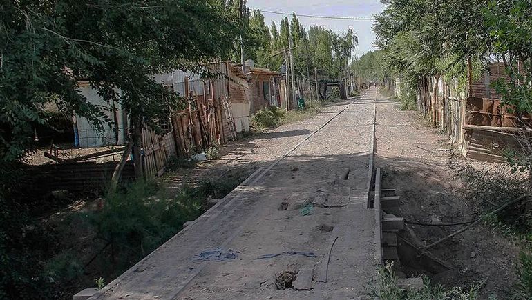 Parió a su beba en las vías del tren y con temperaturas bajo cero