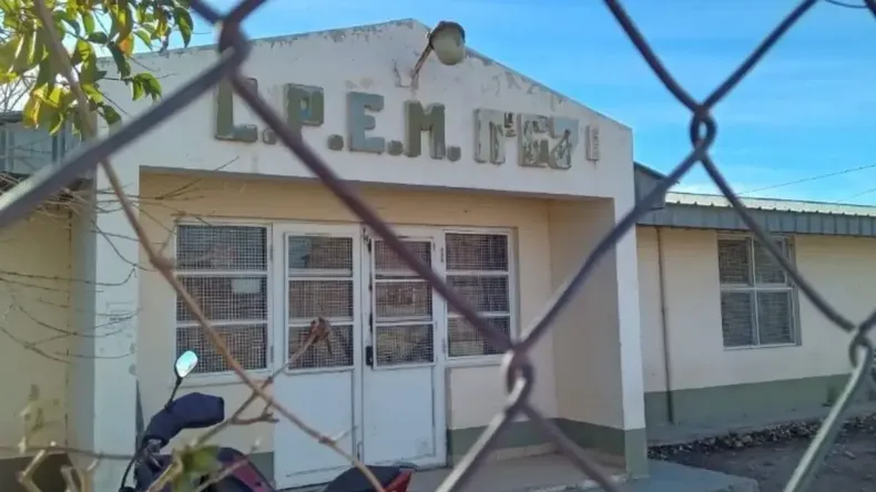 Sin clases en el CPEM 67 tras los hechos de violencia escolar que tuvo como protagonista a una alumna golpeada.