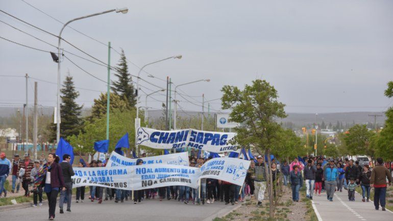 El MPN marchó por las calles del Oeste en defensa del ISSN