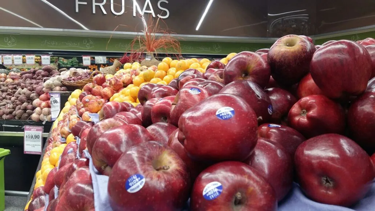 Los consumidores pagan más por manzanas de calidad, mientras los productores enfrentan mayores costos y menor rentabilidad. Los consumidores pagan más por manzanas de calidad, mientras los productores enfrentan mayores costos y menor rentabilidad.