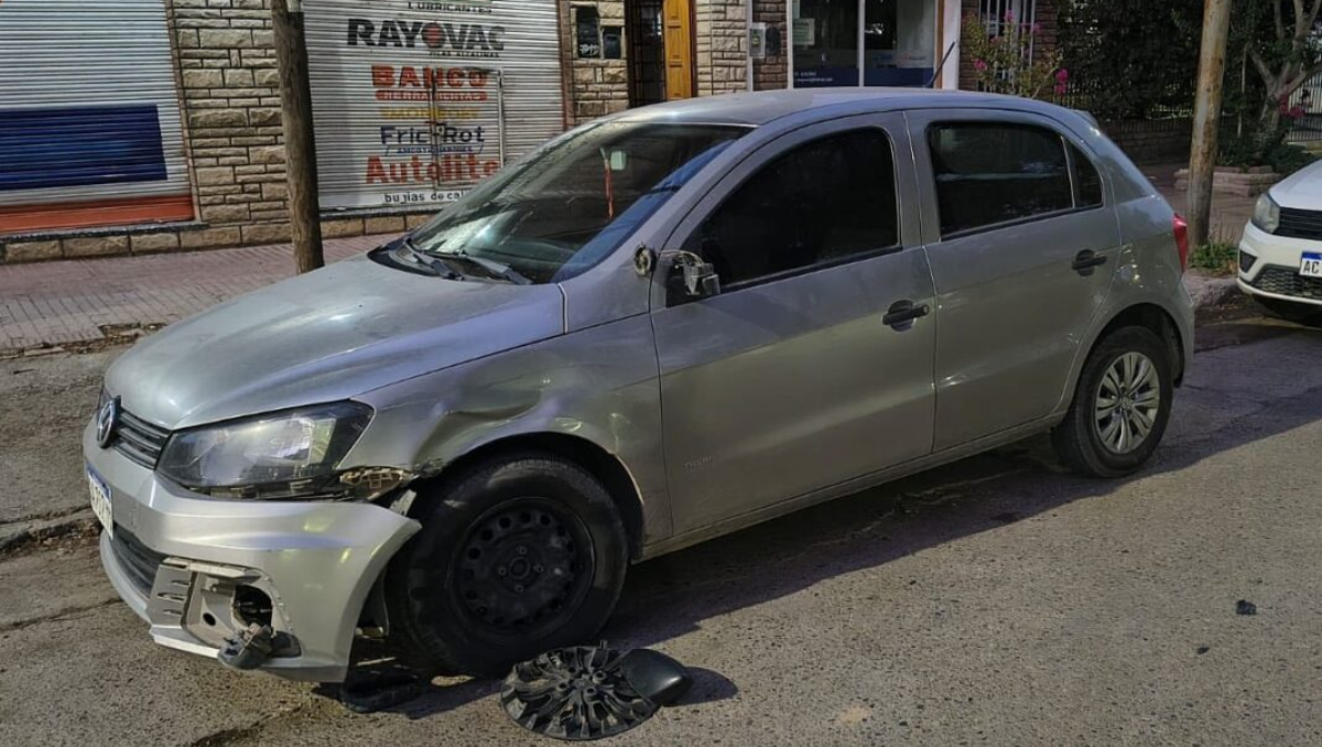 Indignación en Centenario por dos motociclistas que chocaron y huyeron.
