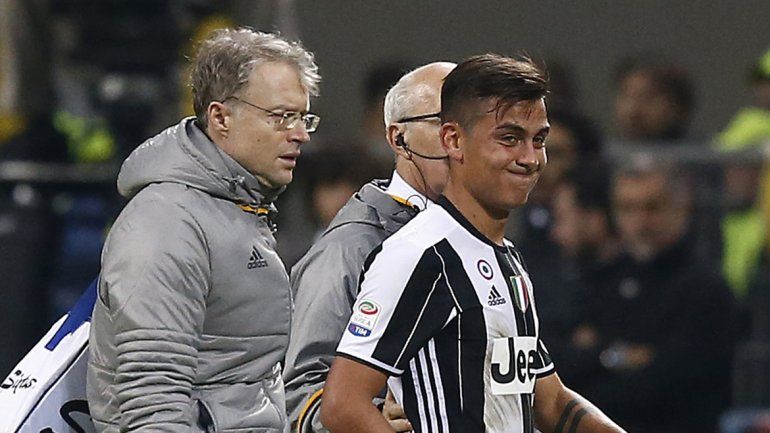 Messi convirtió dos goles en su visita a Valencia y Dybala salió lesionado frente al Milan.