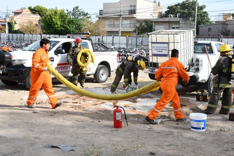 Video: con un gran despliegue, así se hizo un simulacro de derrame de petróleo