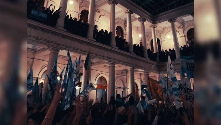 La Universidad Nacional de La Plata, una de las tantas que se encuentran tomadas por los estudiantes en contra de las medidas de Javier Milei. La Universidad Nacional de La Plata, una de las tantas que se encuentran tomadas por los estudiantes en contra de las medidas de Javier Milei.