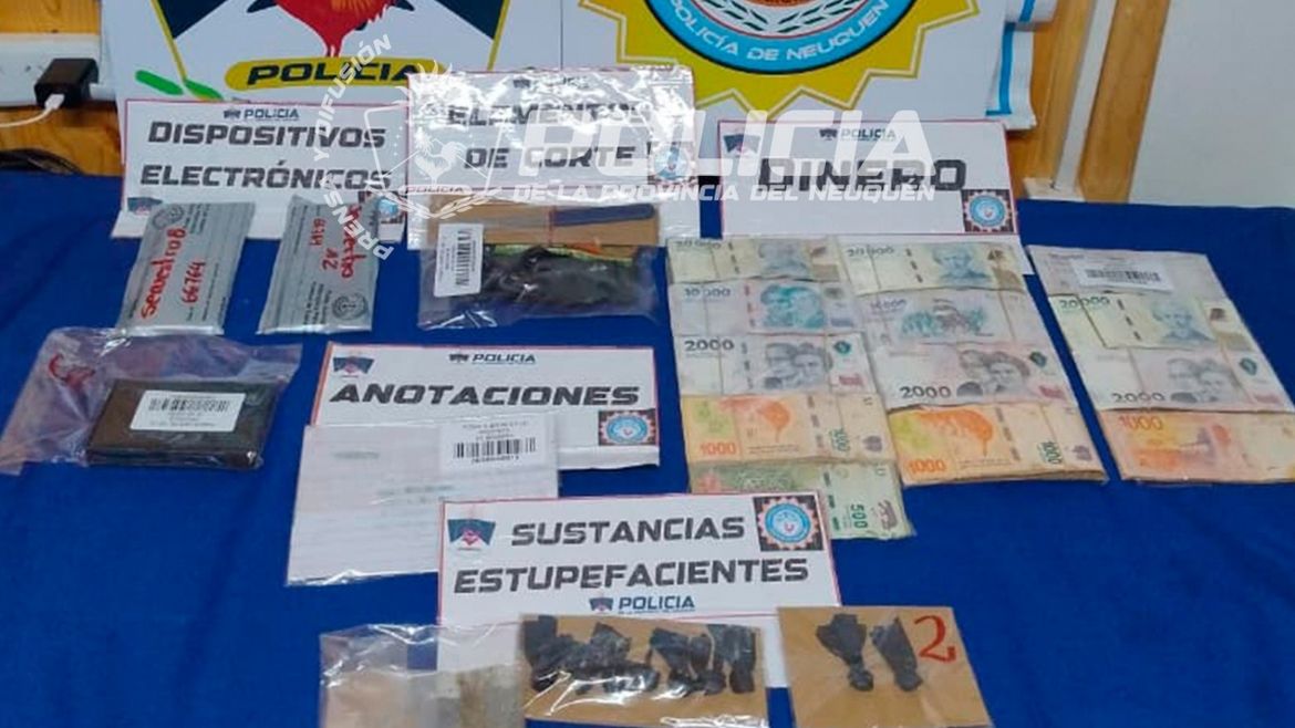Desbarataron otro kiosco narco y demoraron a tres personas | LM Neuquen Desbarataron otro kiosco narco y demoraron a tres personas