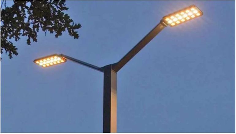 El anuncio del congelamiento de la tarifa de electricidad se realizó en el lanzamiento de la segunda etapa de reconversión del alumbrado público de La Pampa con la instalación de luces LED. El anuncio del congelamiento de la tarifa de electricidad se realizó en el lanzamiento de la segunda etapa de reconversión del alumbrado público de La Pampa con la instalación de luces LED.