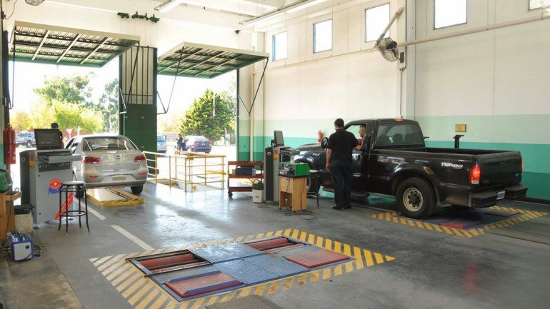 Antes de viajar recomiendan hacer una revisión integral de las condiciones mecánicas de los automóviles para evitar problemas en las vacaciones.