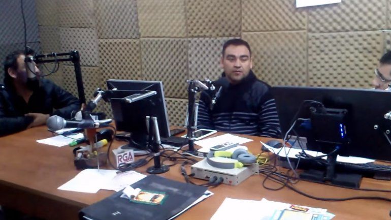 Familiares de la mujer fallecida en una entrevista radial.