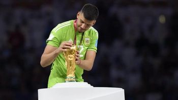 Gerónimo Rulli tuvo un insólito error ante el PSG en la Supercopa de Francia. Gerónimo Rulli tuvo un insólito error ante el PSG en la Supercopa de Francia.
