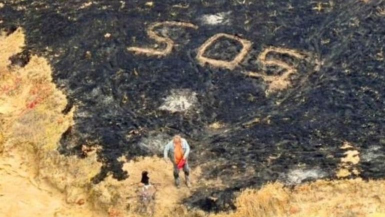 Rescatan a un náufrago que escribió SOS en las cenizas tras encallar en una isla cercana a California.