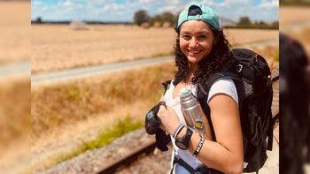 era azafata para una prestigiosa aerolinea en dubai y dejo todo para vivir en cipolletti: ¿que la hizo volver? era azafata para una prestigiosa aerolinea en dubai y dejo todo para vivir en cipolletti: ¿que la hizo volver?