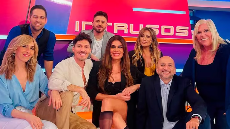 Quienes son los panelistas que echaron de Intrusos para 2025