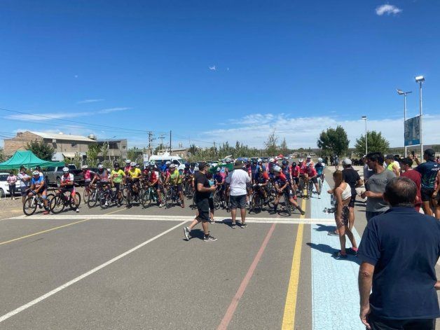 La pista de ciclismo de Ciudad Deportiva lució a pleno en Neuquén