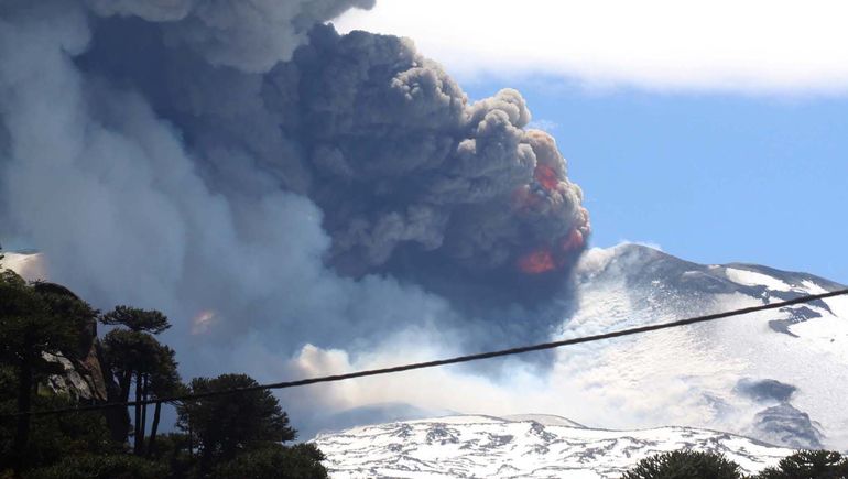 Buscan a turistas que hayan sido parte de la erupción del Copahue del 2012