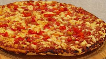 este es el pais que consume mas pizza en el mundo: no se cocina en horno de barro ni se sirve en locales