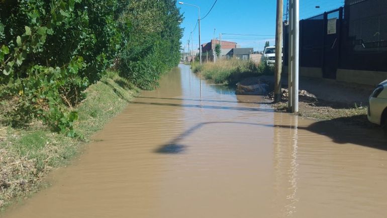 Vandalizaron una compuesta y se inundó un barrio