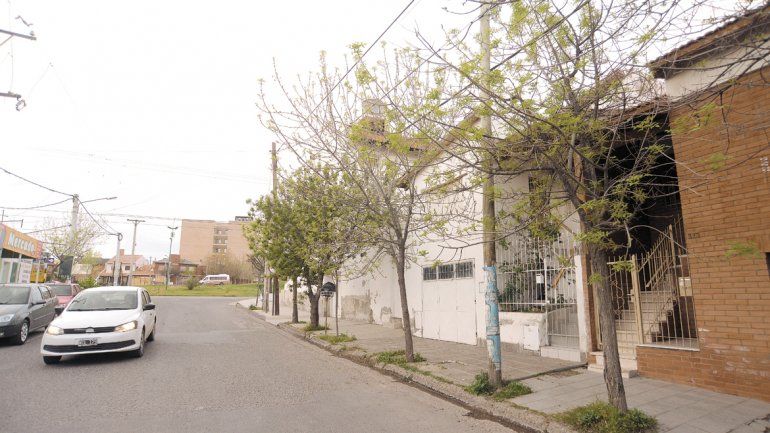La casa de la víctima está sobre calle Alem a metros de Alderete. Las agresoras huyeron en un auto.