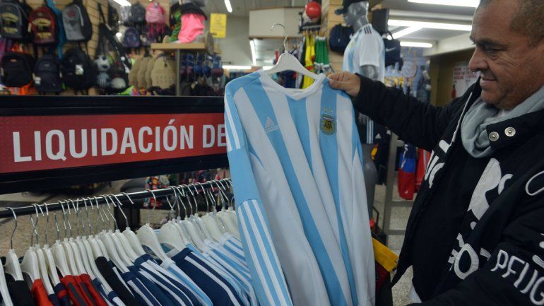Cuesta un ojo de la cara vestirse igual que la Selección