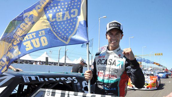 El festejo del Tanito Pernía en plena pista por la conquista xeneize.