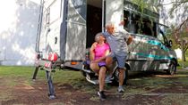 desde neuquen a las rutas: jubilados y con 66 anos, construyeron su propio motorhome para viajar por el pais desde neuquen a las rutas: jubilados y con 66 anos, construyeron su propio motorhome para viajar por el pais