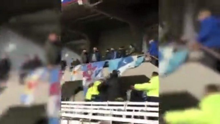 Video: feroz pelea de barras que enciende alarmas para la vuelta del público