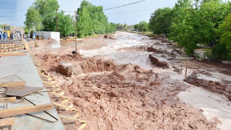 Sin piedad. El agua buscaba su cauce natural por los cañadones.&nbsp;