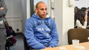 ¿Privilegios? Alejandro Lagos salió del recinto durante un cuarto intermedio sin ser esposado. ¿Privilegios? Alejandro Lagos salió del recinto durante un cuarto intermedio sin ser esposado.