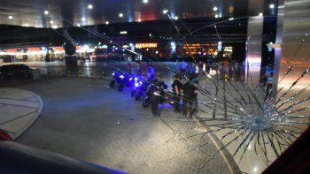 santos denuncio que apedrearon el micro, pero el chofer dijo que fue una rama santos denuncio que apedrearon el micro, pero el chofer dijo que fue una rama