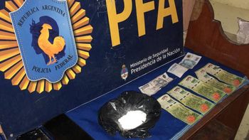 Además de estupefacientes, se secuestró dinero y celulares, entre otros elementos. Además de estupefacientes, se secuestró dinero y celulares, entre otros elementos.