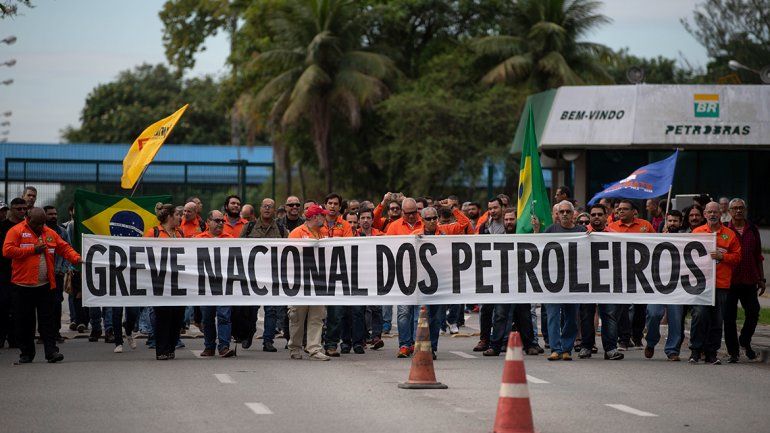 Protestan por el aumento de los precios de los combustibles.