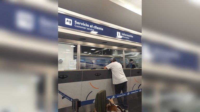 A una familia neuquina le cerraron el embarque y quedó varada en Buenos Aires