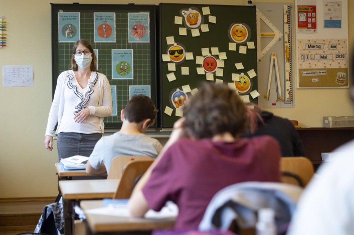 Diarrea y vómitos: los dos nuevos síntomas detectado en niños con COVID