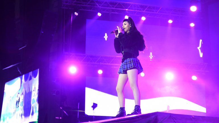 Cazzu confirmada para la Fiesta de la Manzana 2026: qué día es el show de una de las artistas más convocantes