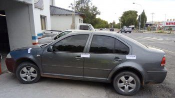 le secuestraron el auto y quiso agredir al personal policial le secuestraron el auto y quiso agredir al personal policial