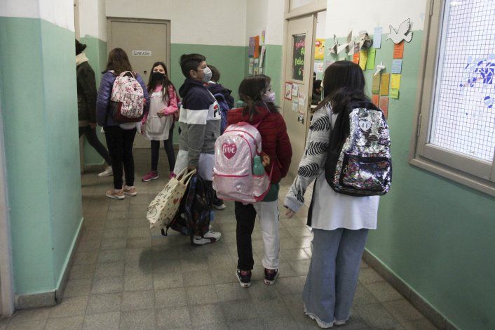 COVID: este martes vacunan a 2 mil alumnos de 21 escuelas | LM Neuquen COVID: este martes vacunan a 2 mil alumnos de 21 escuelas