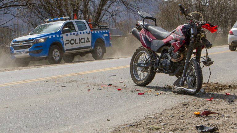 Quiso entrar al barrio desde la ruta y no vio que venía una moto