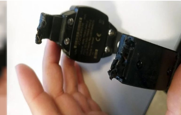 La hermana del preso encontró el dispositivo de seguimiento tirado en un pasillo de su casa en la zona norte de Trelew. La hermana del preso encontró el dispositivo de seguimiento tirado en un pasillo de su casa en la zona norte de Trelew.