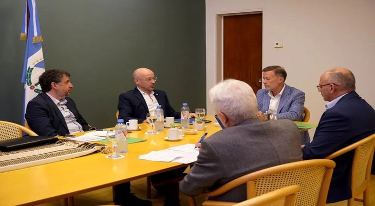 El encuentro se realizó ayer y estuvieron presentes autoridades de la CNEA. El encuentro se realizó ayer y estuvieron presentes autoridades de la CNEA.