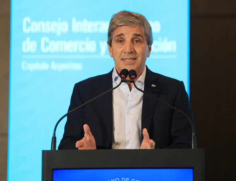 Durante su presentación, Luis Caputo habló de la inflación y elogió a los empresarios.