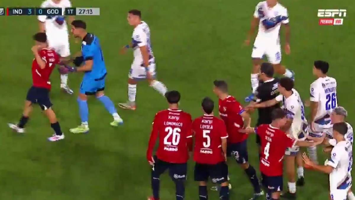 Lujo y escándalo en la goleada de Independiente a Godoy Cruz
