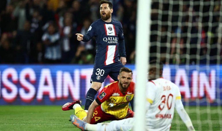 Messi responde a los abucheos con un golazo y encamina al PSG rumbo al título