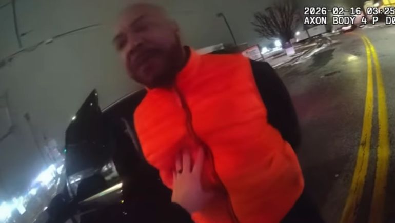 El video muestra el momento en que Samuel Brown es golpeado por el policía.