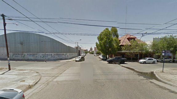 Dos jóvenes la golpearon porque no pudieron robarle la cartera
