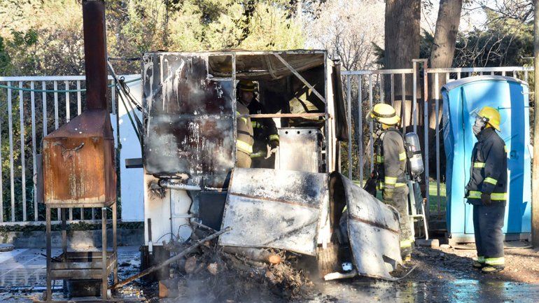 Un incendio destruyó un carrito de comidas en Ruta 7