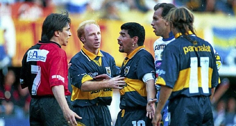 A 30 años de la vuelta de Diego a Boca, el mechón amarillo y Segurola y Habana